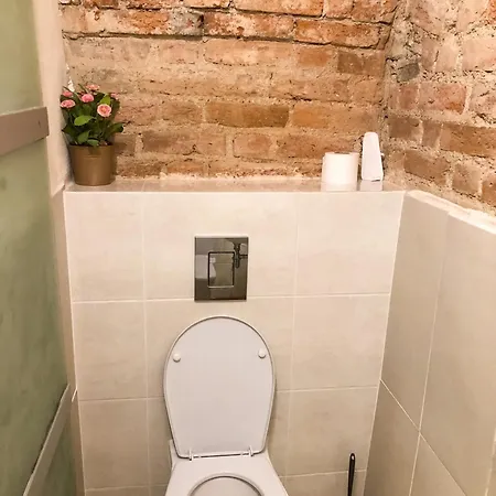 Bessi * 奥洛穆茨