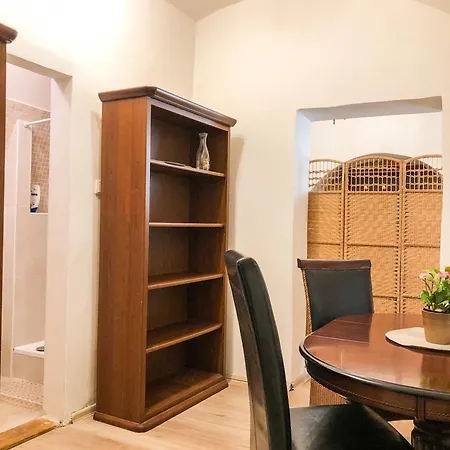 Bessi 公寓 奥洛穆茨